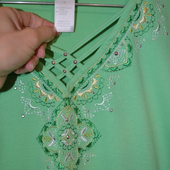 ALFRED DUNNER Green Embroidery V-Neck Crossed Cords Sequences ShortSl Blouse XL - Picture 2 of 8
